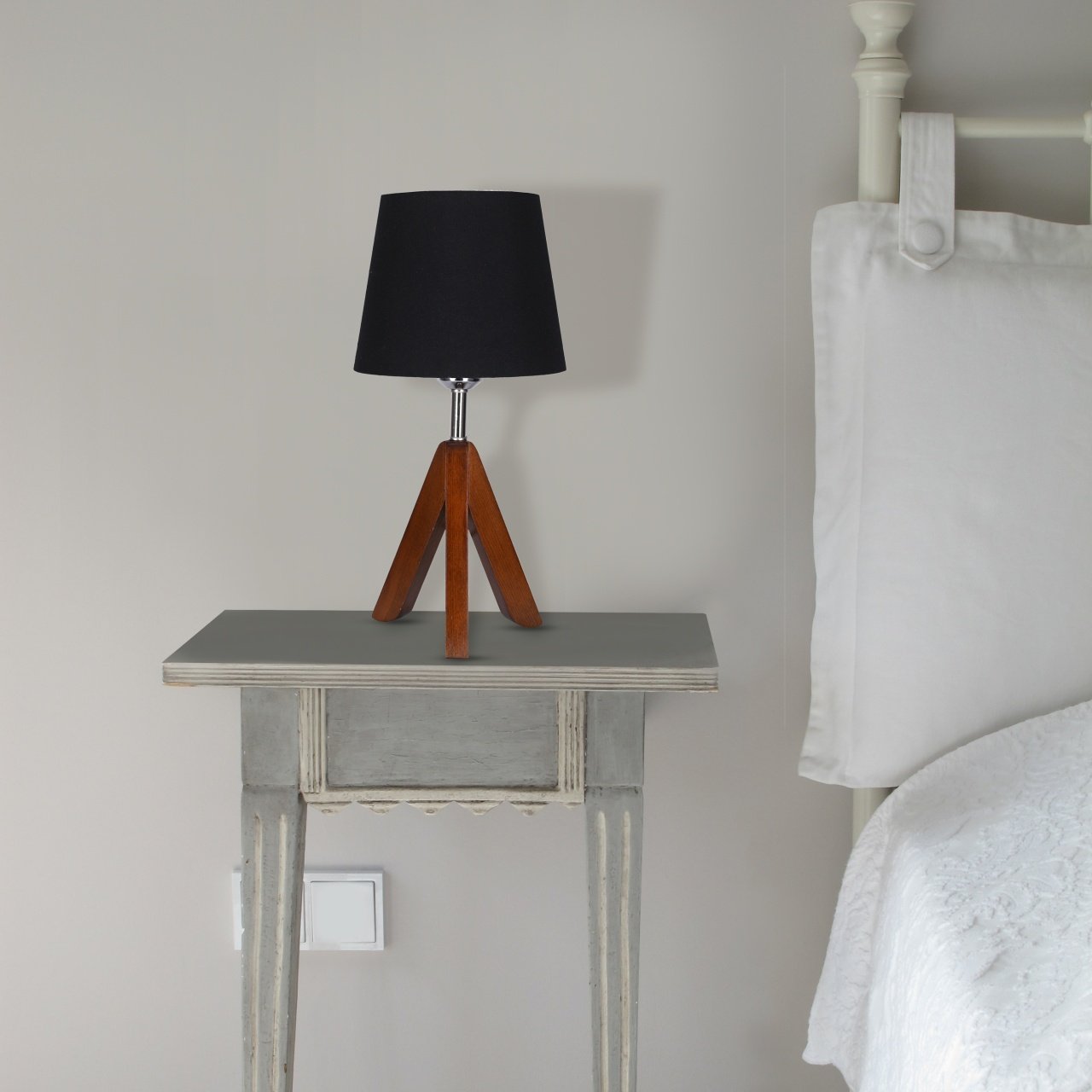 Table Lamp With Wood Base - 1 Light