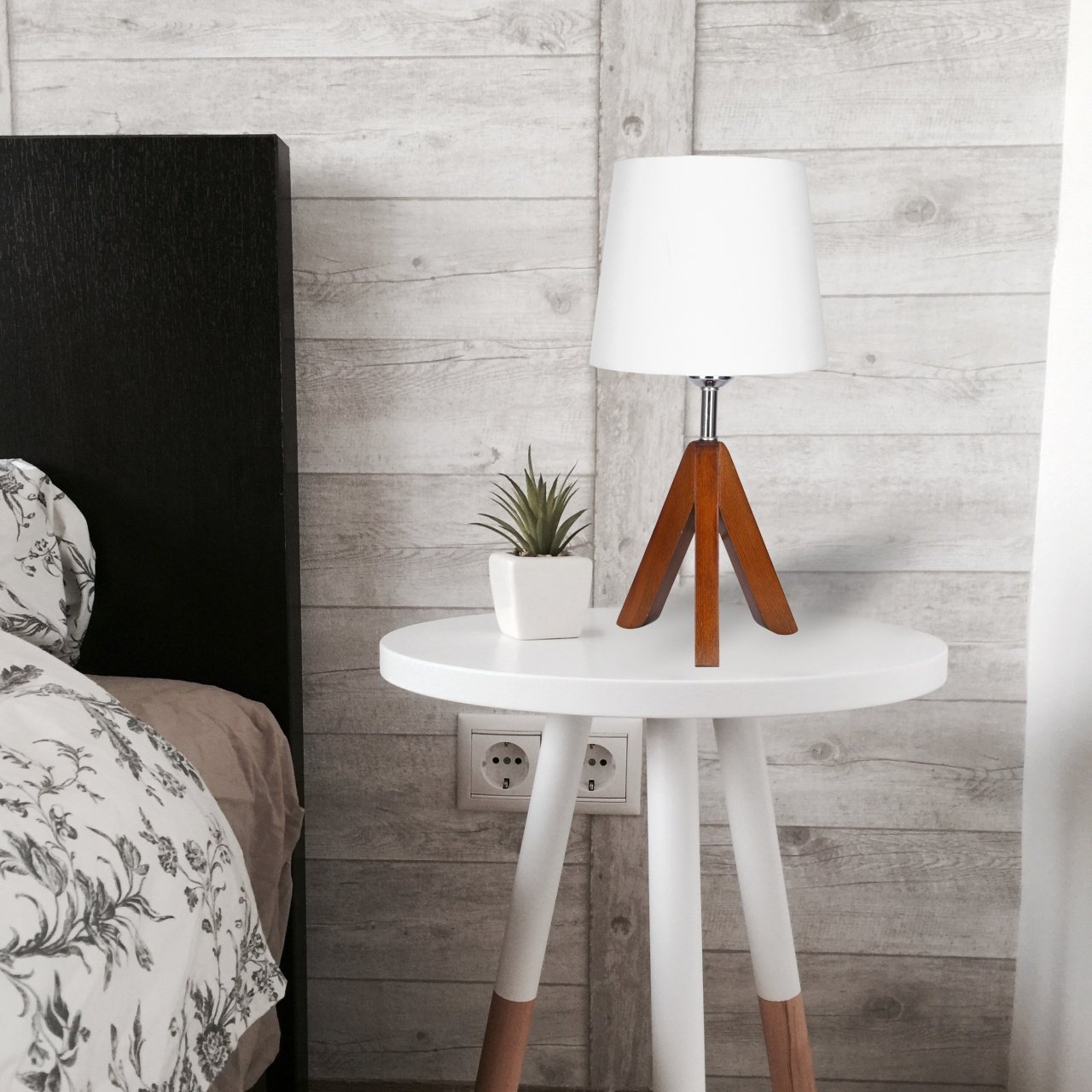 Table Lamp With Wood Base - 1 Light