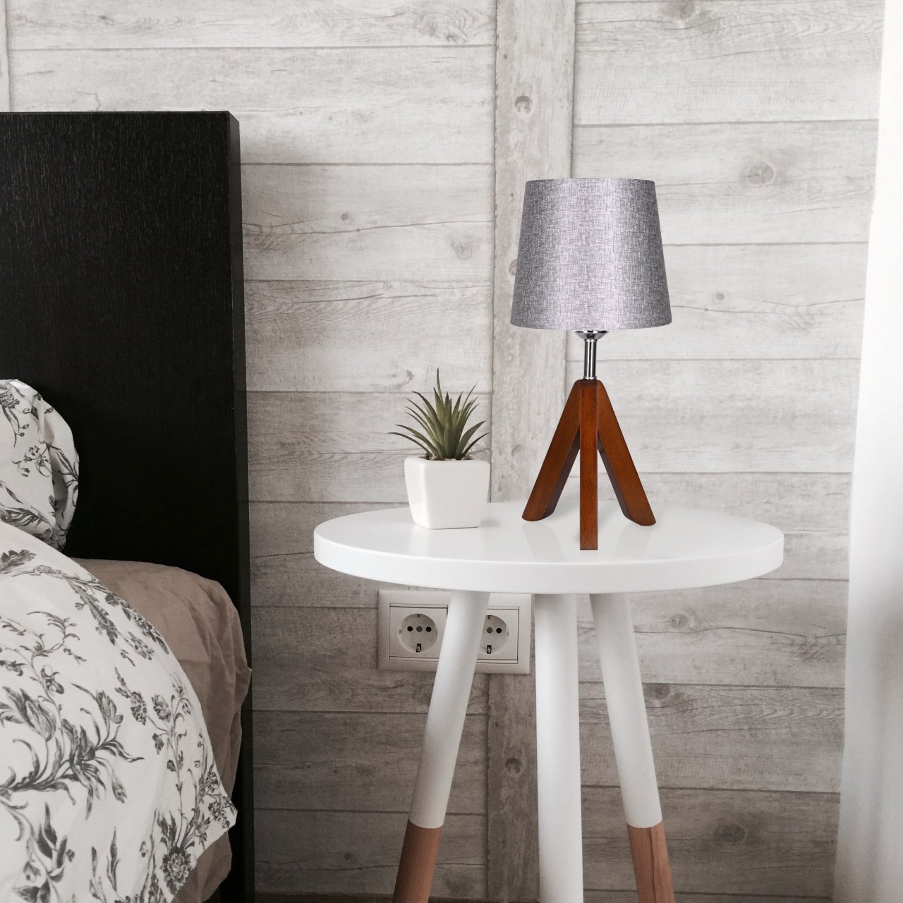 Table Lamp With Wood Base - 1 Light